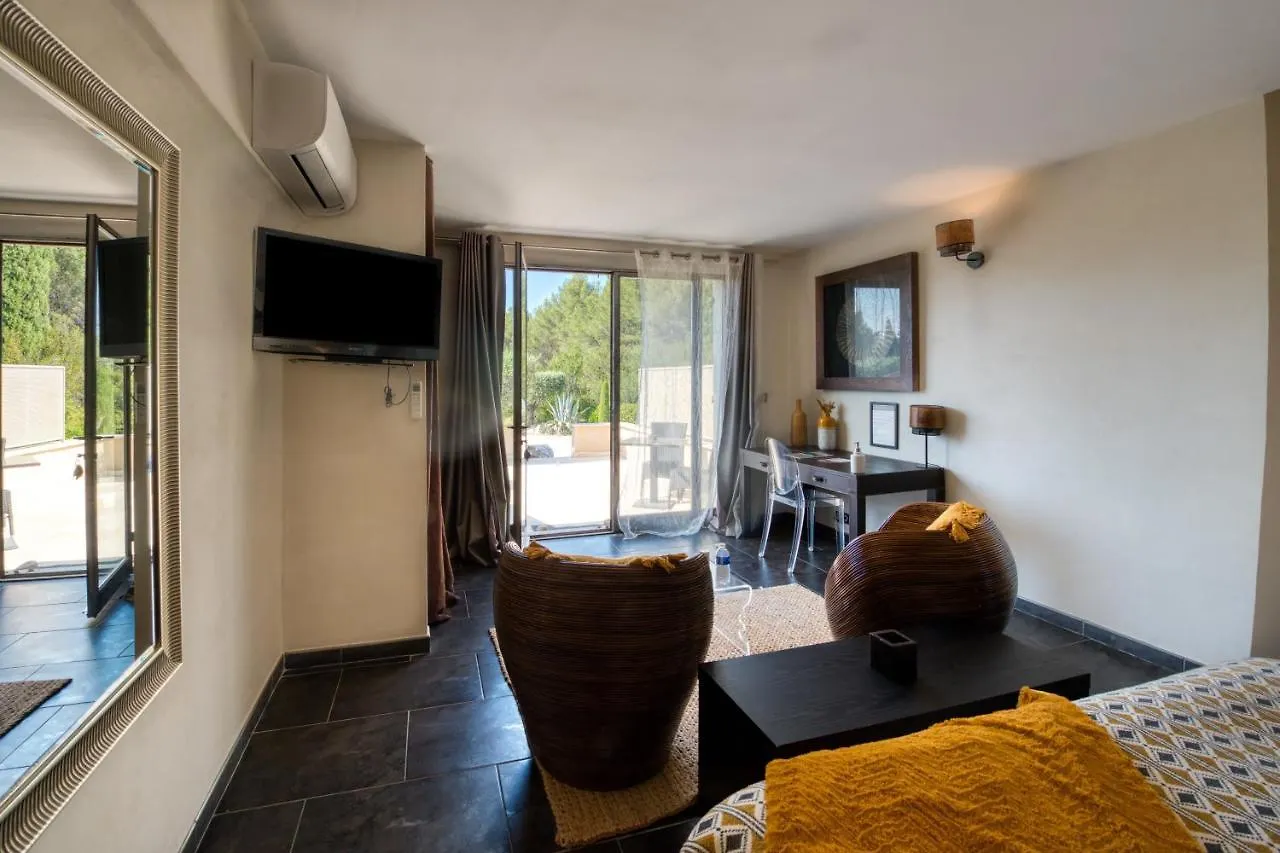 Mas Des Cigales Bed & Breakfast Orgon